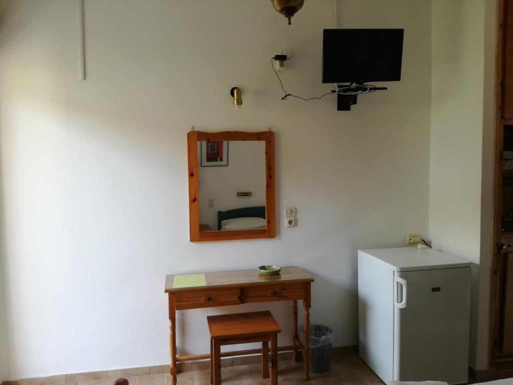 Pericles Studios Agia Marina  Eksteriør billede